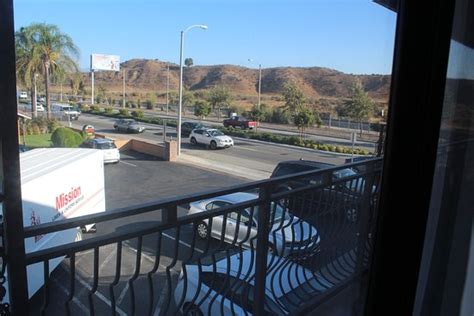 santa clarita motel.